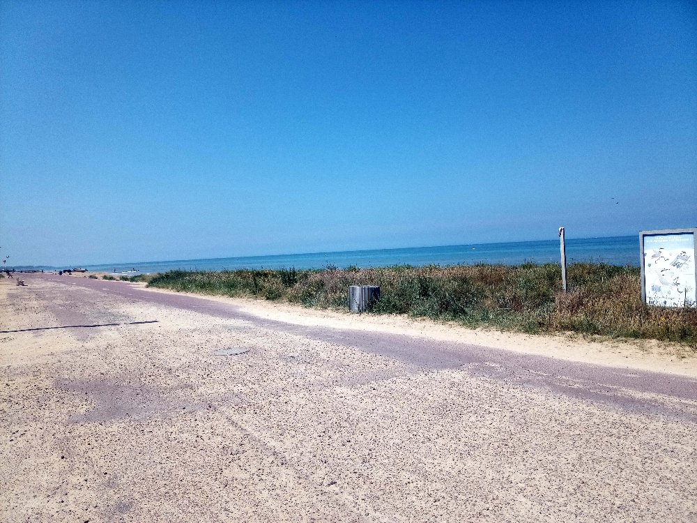 Aire camping-car  Bernires-sur-Mer (14990) - Photo 8